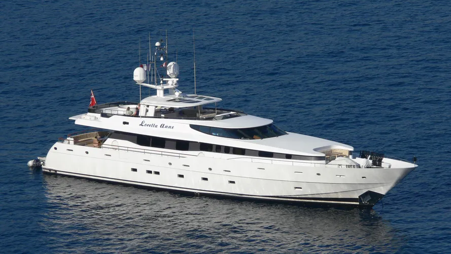 mazy-yacht-exterior