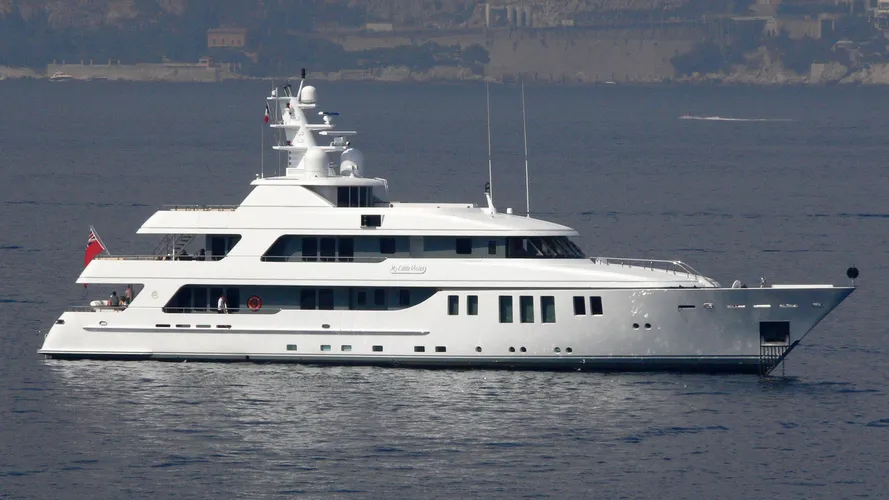 my-little-violet-yacht-exterior