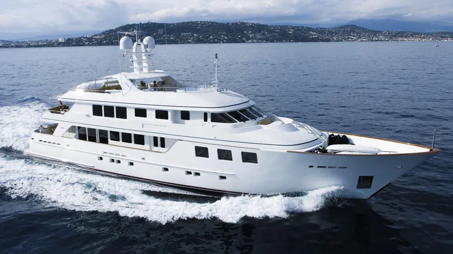 maghreb-v-yacht-cruising