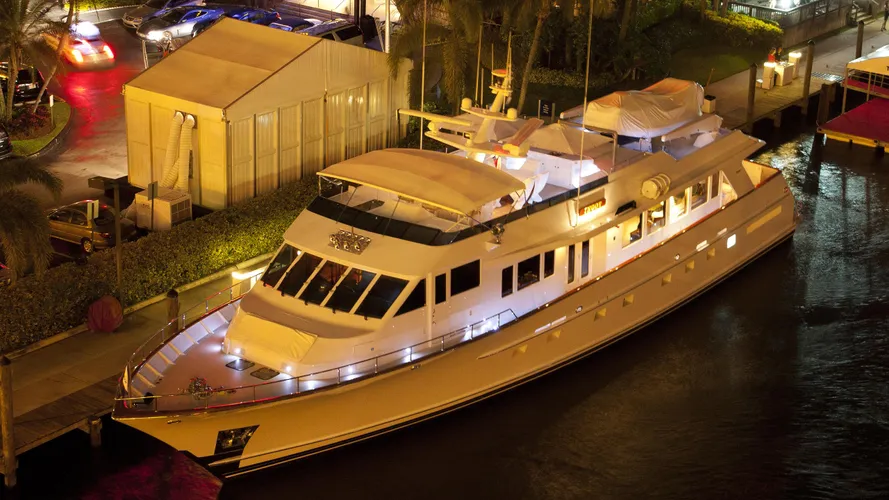 ingot-yacht-exterior