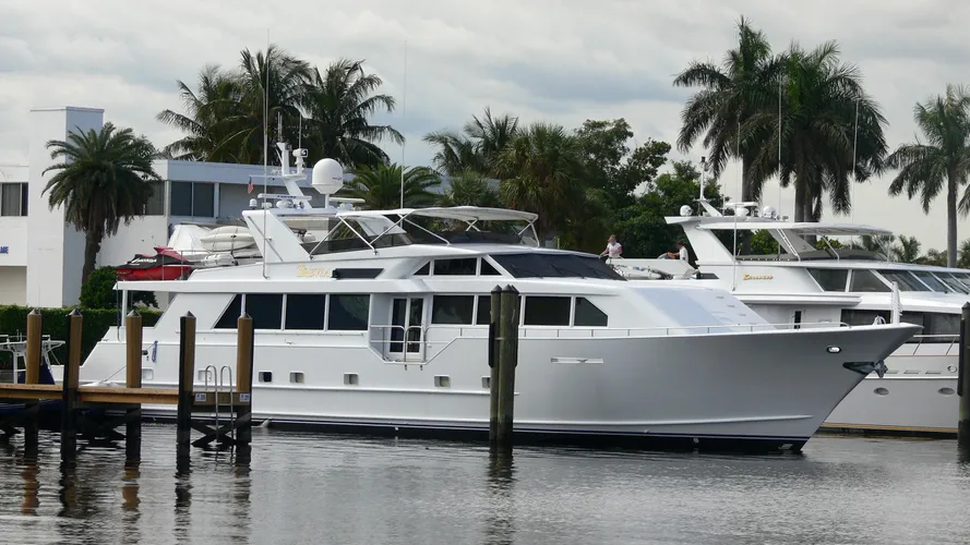sweet t trevia motoryacht broward 1999 33m half profile