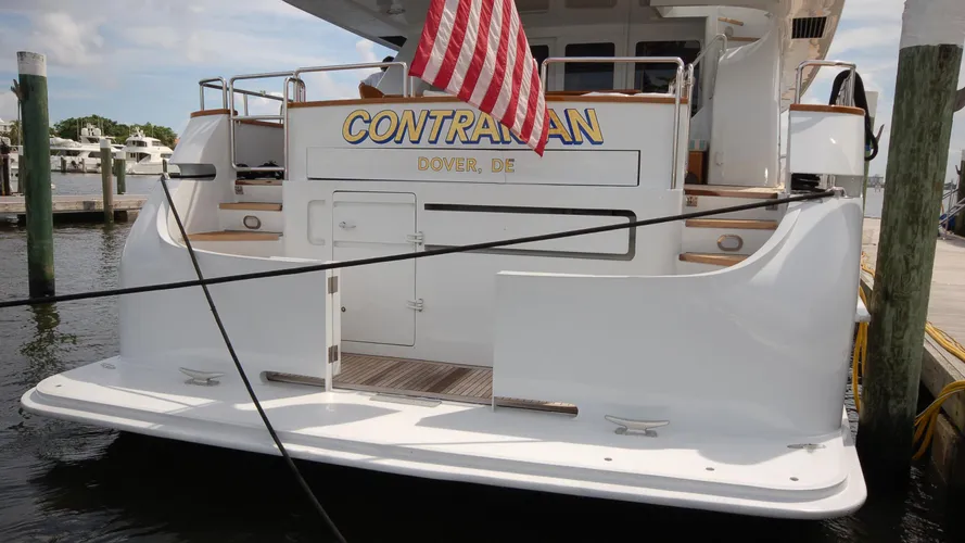 contrarian-yacht-stern