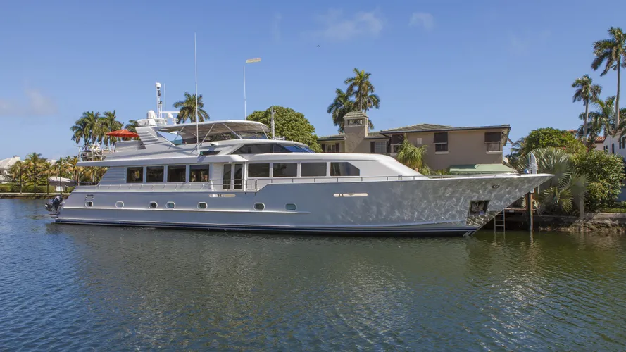 breakaway motoryacht broward marine 30m 1997 profile