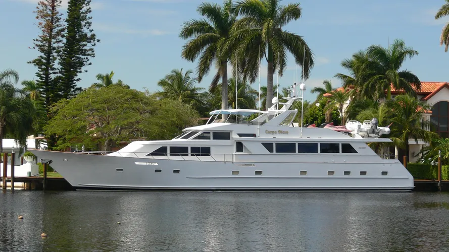carpe-diem-yacht-exterior