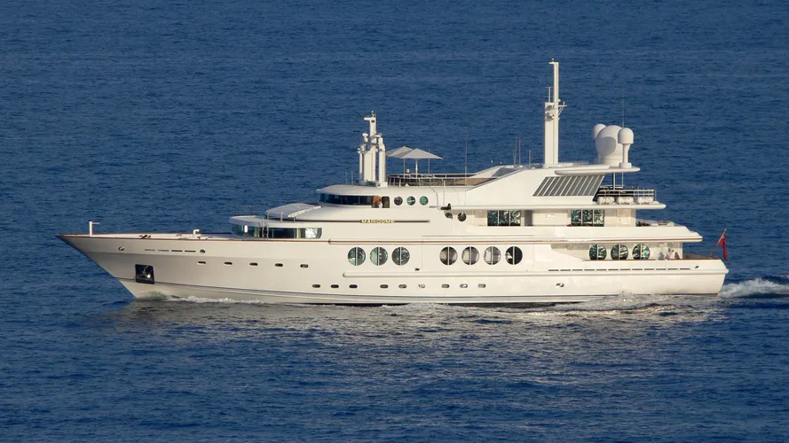 maridome-yacht-exterior