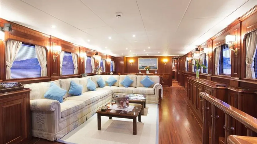 mizar-yacht-saloon
