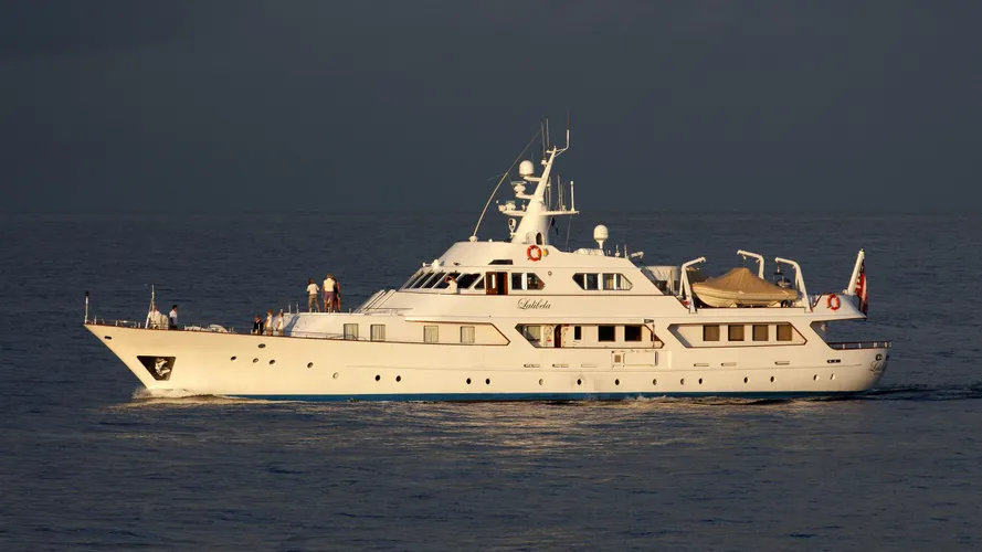 lalibela-yacht-exterior
