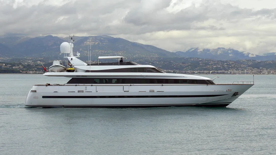 kenayl-ii-yacht-exterior