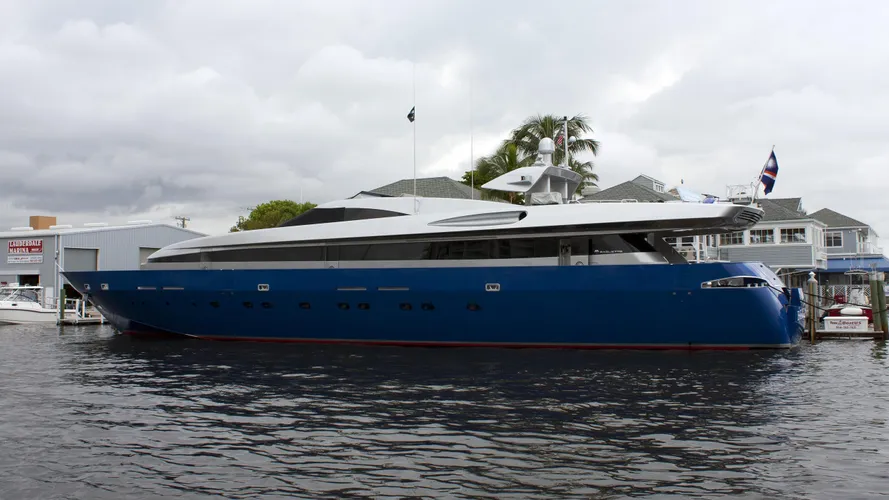 bellissima-yacht-exterior