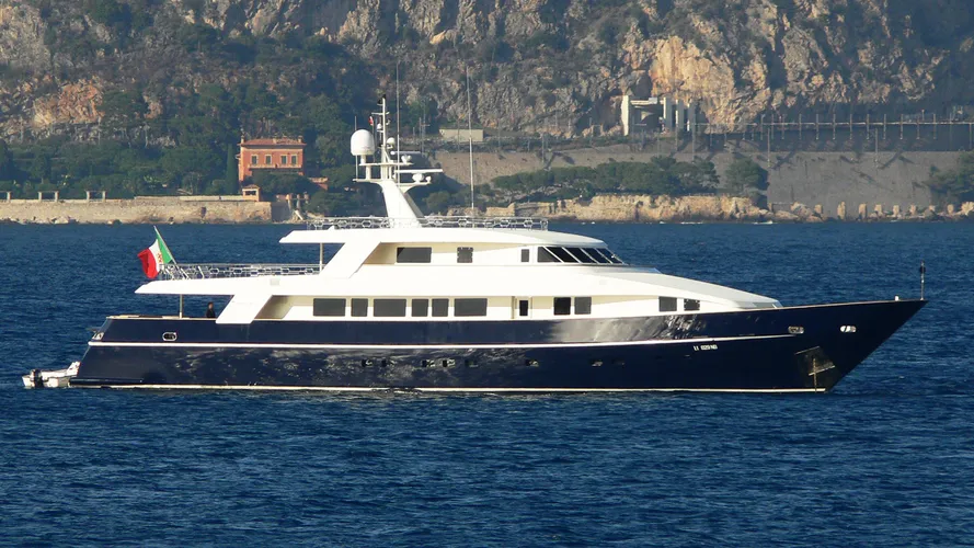 benedetta-2-yacht-exterior
