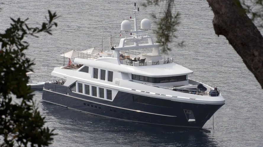 clicia-natori-yacht-exterior