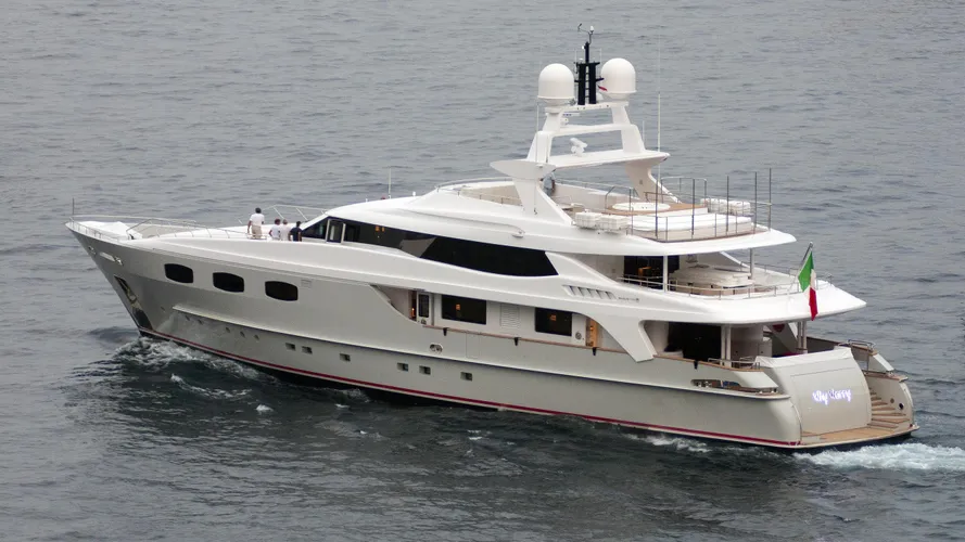 why-worry-yacht-exterior