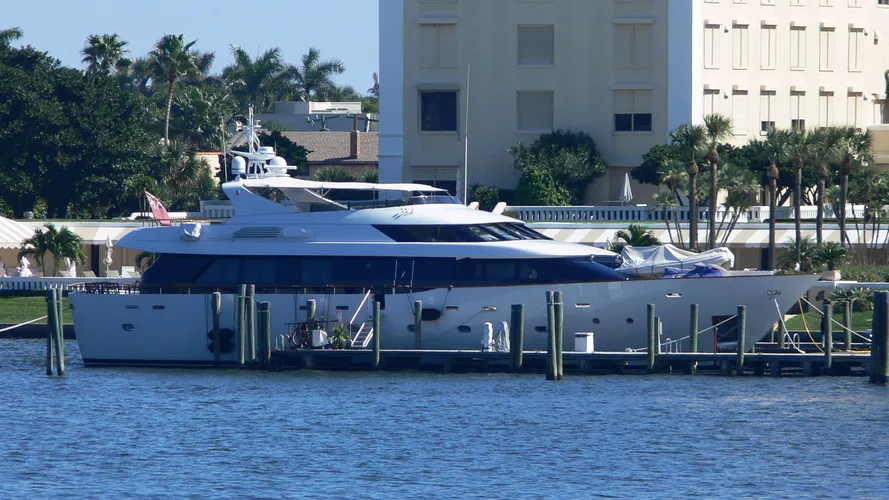 ivana-yacht-exterior