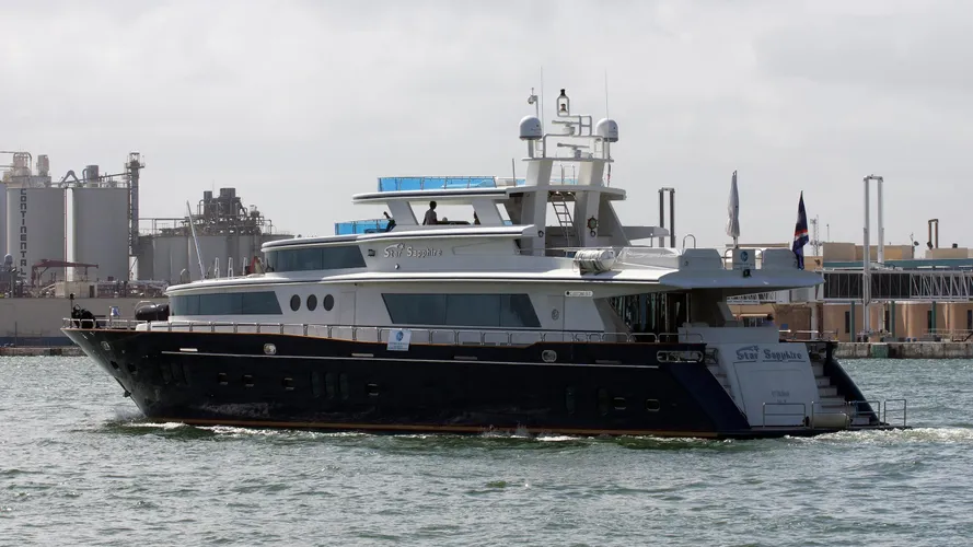 bac-o-booc-yacht-exterior