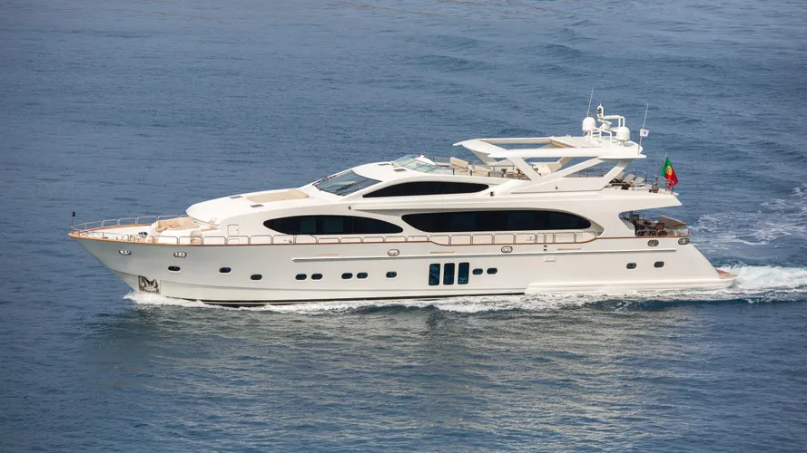 madness-yacht-for-sale-profile
