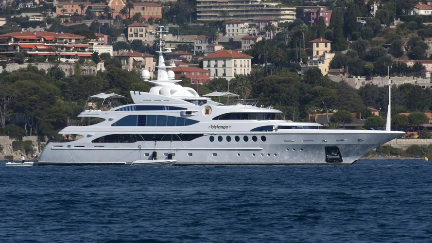 bistango-yacht-exterior