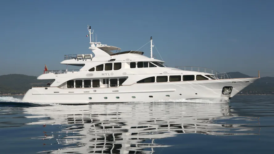mylo-yacht-for-sale-profile