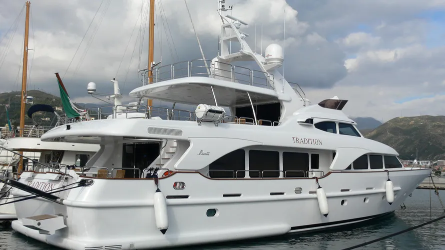 anypa-yacht-exterior