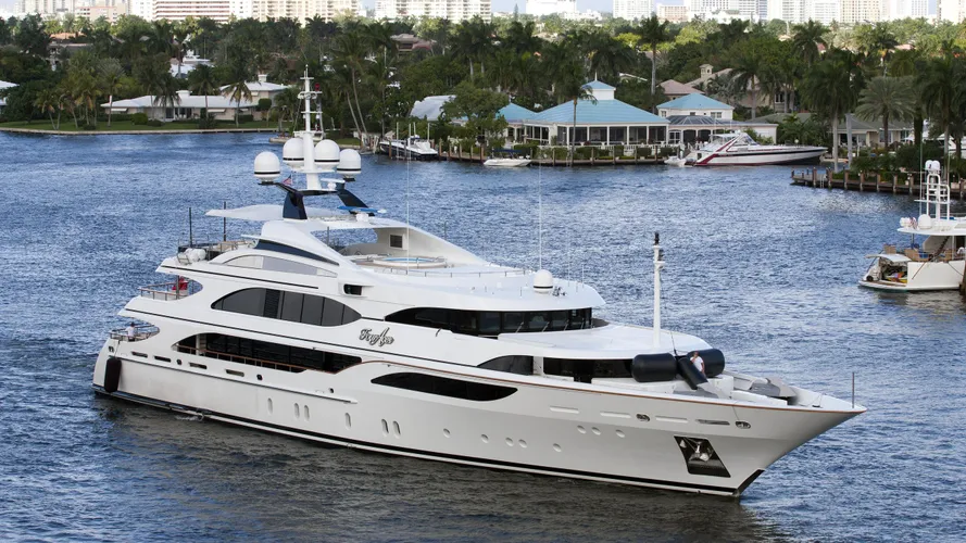 jaguar-yacht-exterior