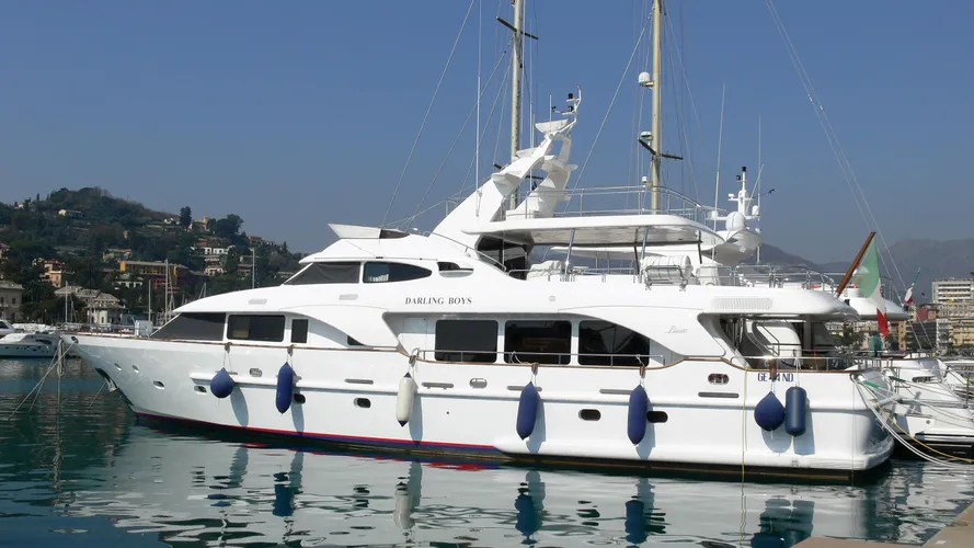 darling-boys-yacht-exterior