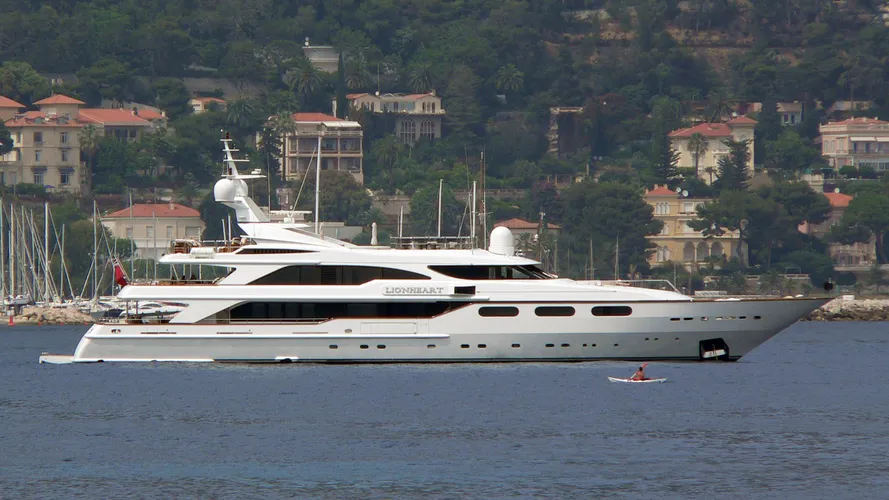 lumiere-yacht-exterior