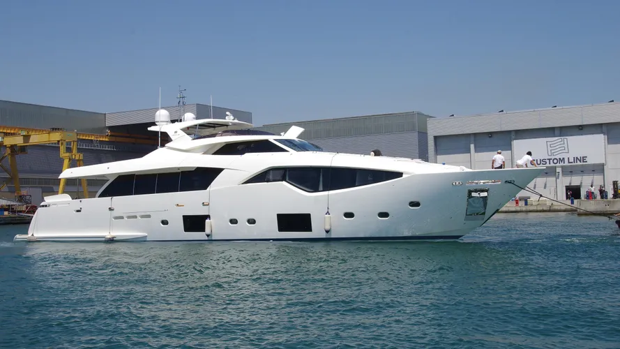 custom-line-108-yacht-exterior