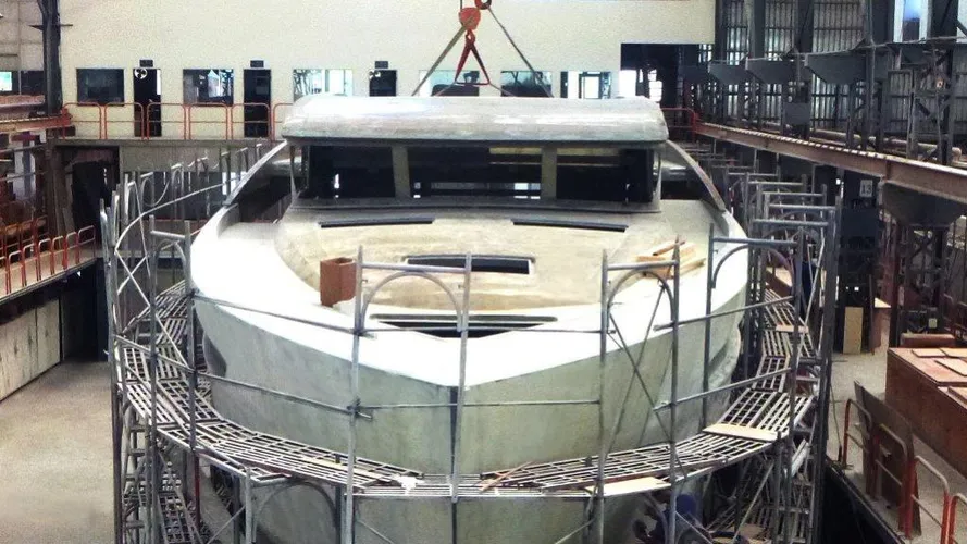 horizon-fd85-yacht-construction-bow