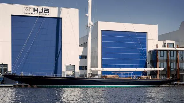 sailing yacht topaz