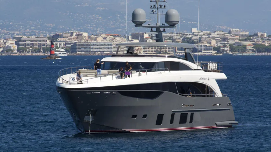 antheya-iii-yacht-exterior-bow