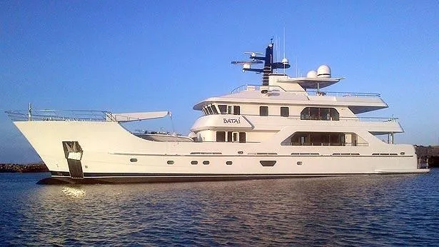 Super Yacht Batai