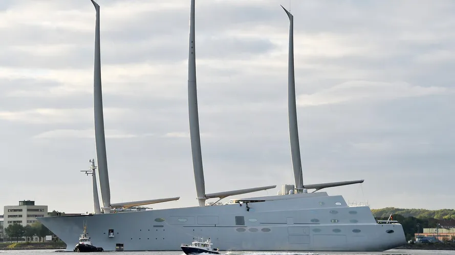 Sailing Yacht A with masts