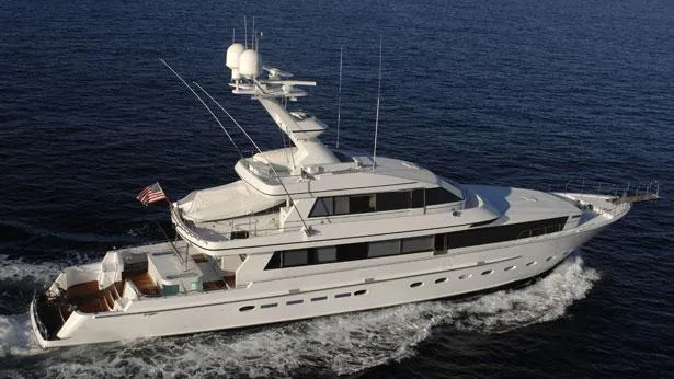 super-yacht-steadfast