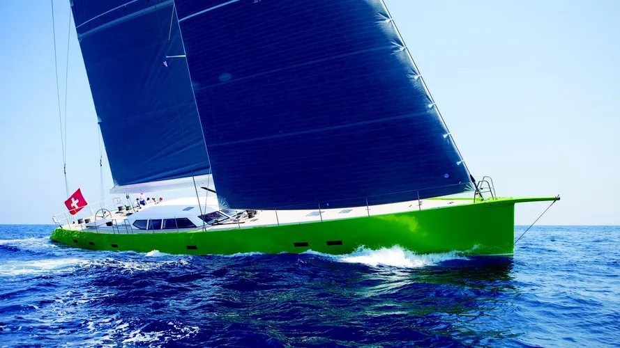 sailing-yacht-inoui-running