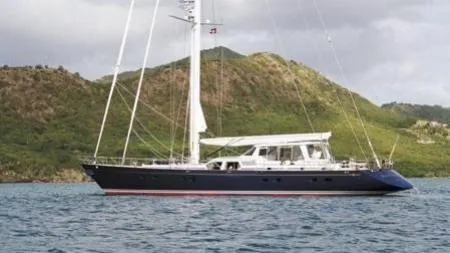 super-yacht-dance-smartly