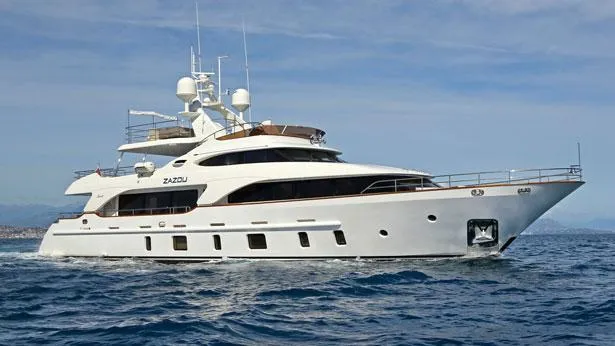 super-yacht-coconuts