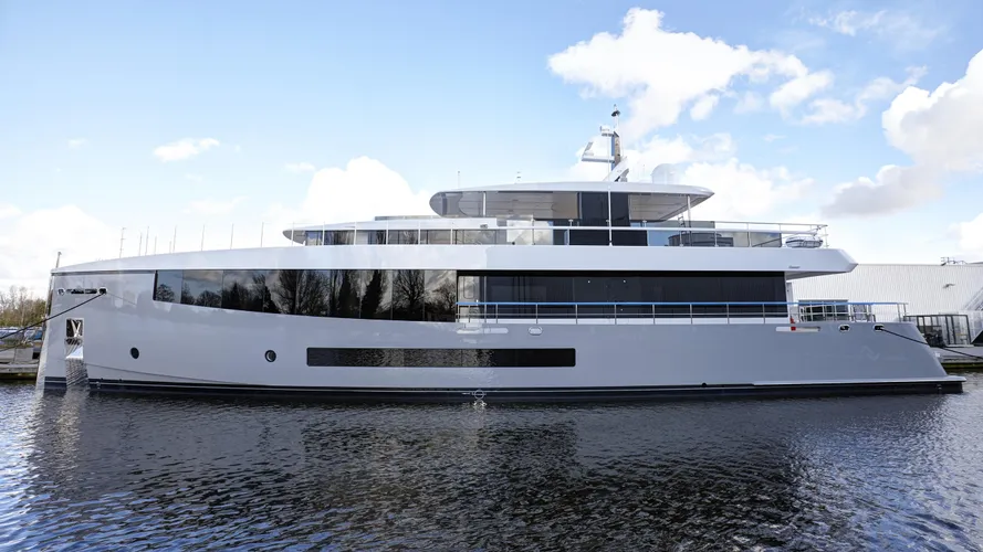 feadship-hull-692-2016-34m-de-voogt-bannenberg-rowell-yacht-profile