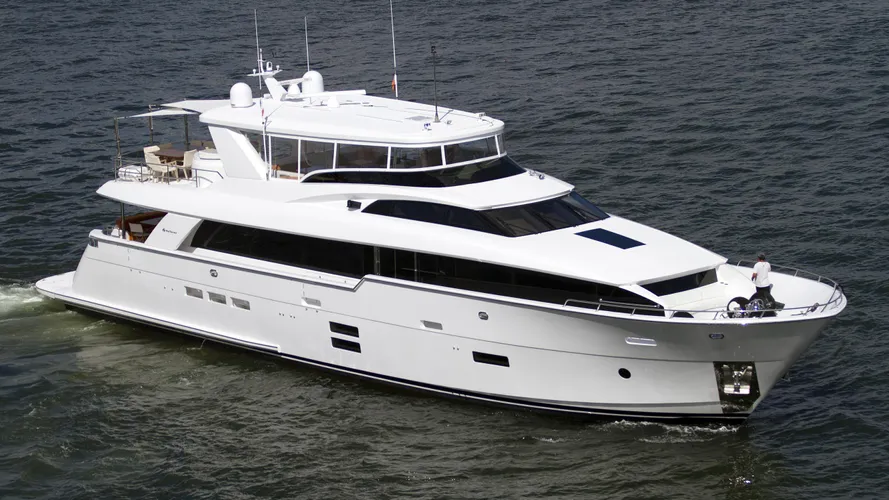 hatteras-100-rph-scorpio-2015-motor-yacht-running