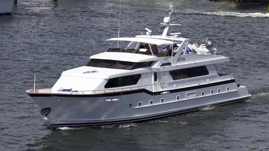 broward-marine-aton-1994-motor-yacht-running