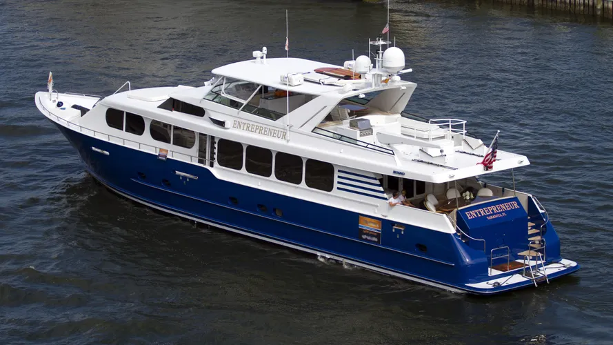 broward-marine-entrepreneur-2004-motor-yacht-stern-aerial
