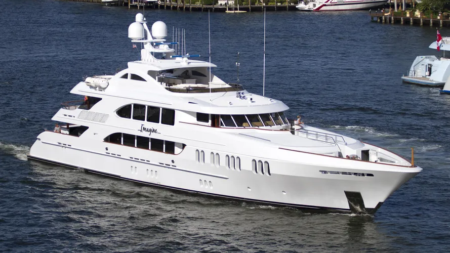 trinity-aspen-alternative-2010-motor-yacht-running