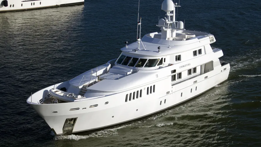 royal-denship-danyard-unforgettable-2003-motor-yacht-running