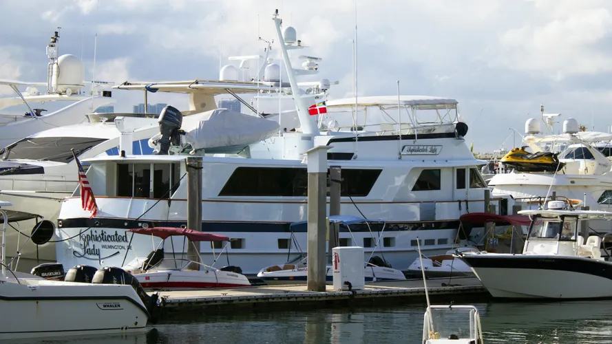 burger-boat-sophisticated-lady-1987-motor-yacht