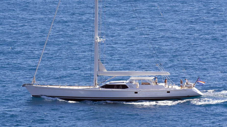 mystery-motor-yacht-nautors-swan-Swan-2000-34m-sailing