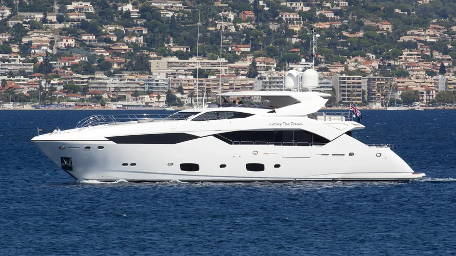 settlement living the dream motoryacht sunseeker 115SY 2015 35m profile