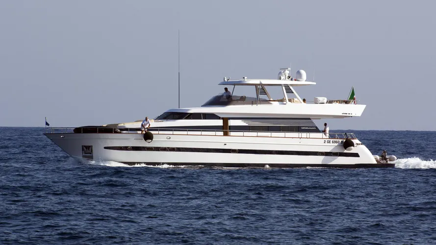 fawn-motor-yacht-cantieri-di-pisa-Akhir-25S-1990-26m-cruising