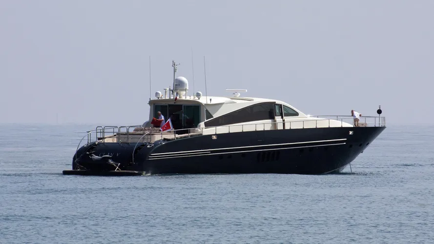 princess-ayesha-i-clan-v-motor-yacht-arno-Leopard-27-Sport-2005-27m-profile