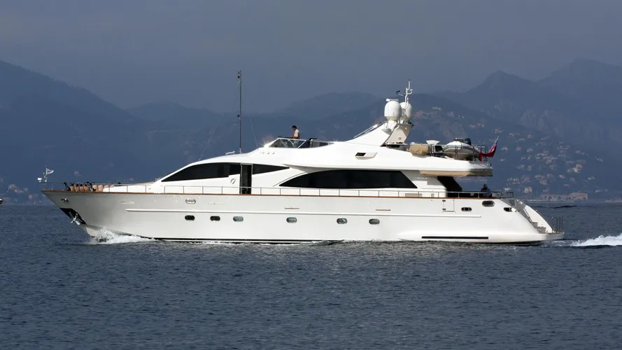 mosaic-motor-yacht-falcon-yachts-Falcon-90-2007-28m-cruising.jpeg