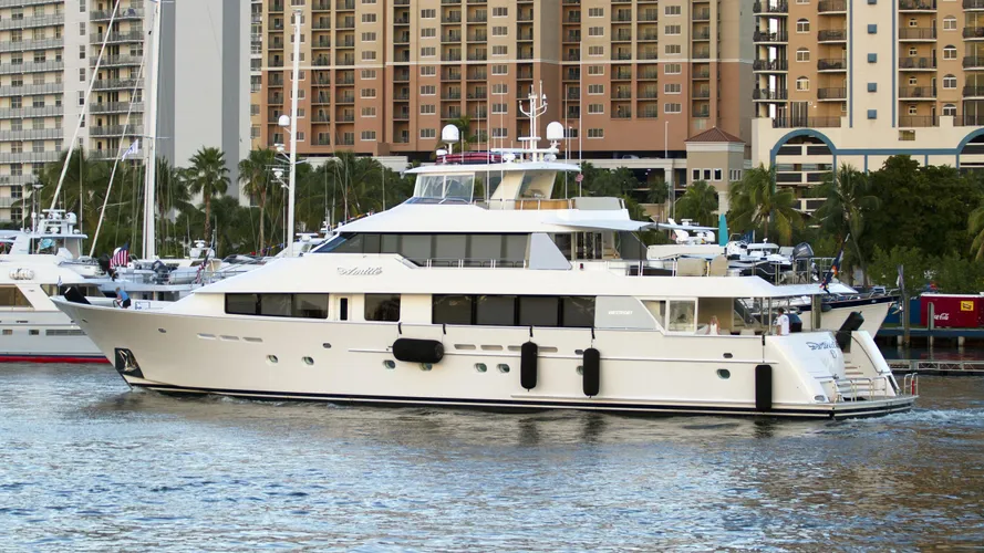 amitie-motor-yacht-westport-130-2008-40m-profile