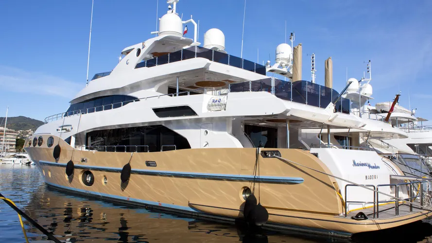 marina-wonder-motor-yacht-gulf-craft-2012-35m-half-profile