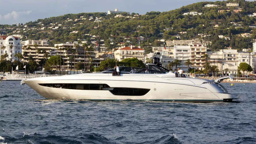 riva-88-florida-1-motor-yacht-2015-27m-profile